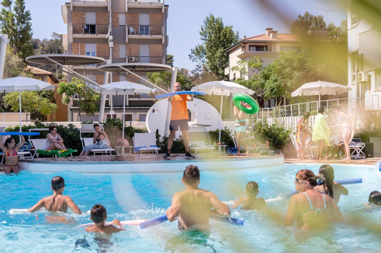 Nautilus Family Hotel بيزارو المظهر الخارجي الصورة